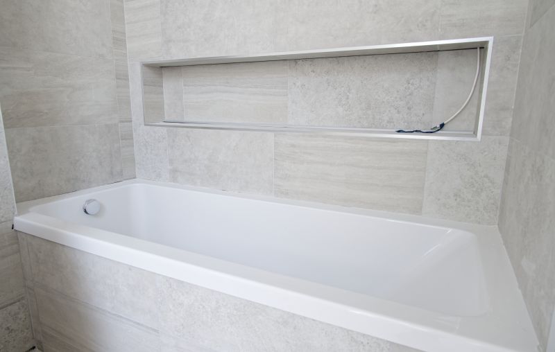 Alcove Tub